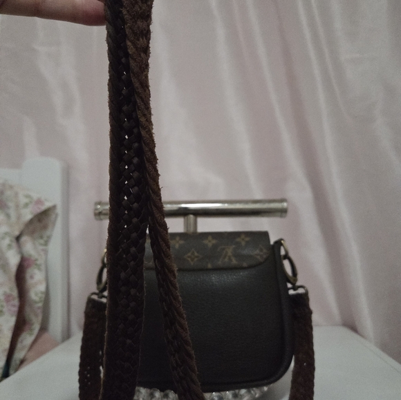 Vintage Boho LV Odyssey Crossbody - Picture 8 of 14
